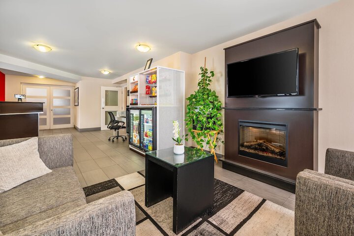 Entrance & Lobby