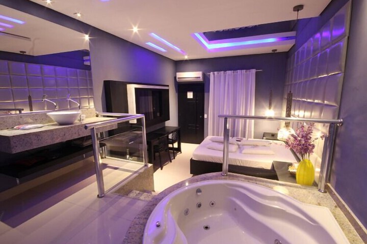 Hot Tub 46 of 61