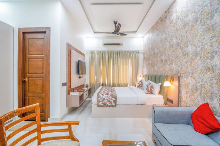 Room 34 of 93