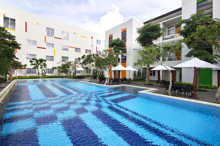Pool Hotel