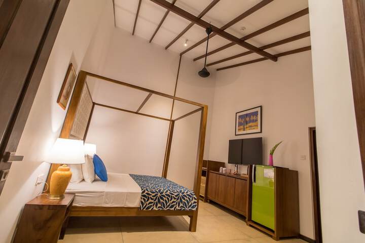 Room 15 of 25