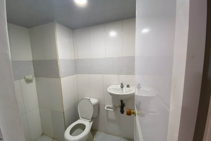 Room 8 of 9
