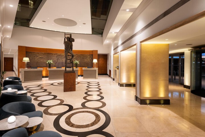 Entrance & Lobby