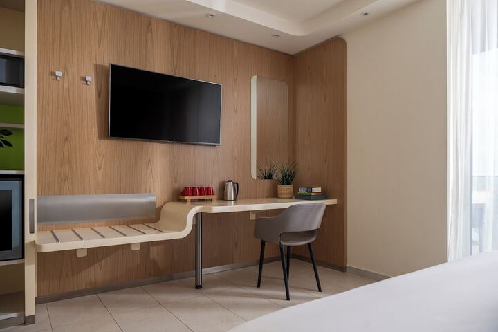 Room 52 of 153