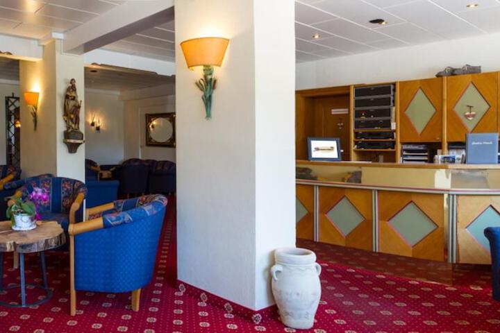 Entrance & Lobby