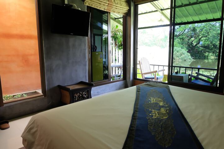 Room 5 of 16