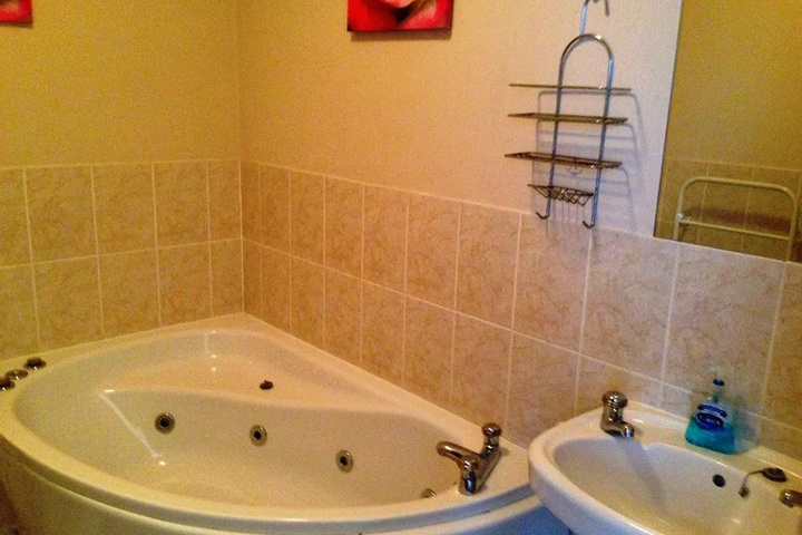 Room 8 of 16