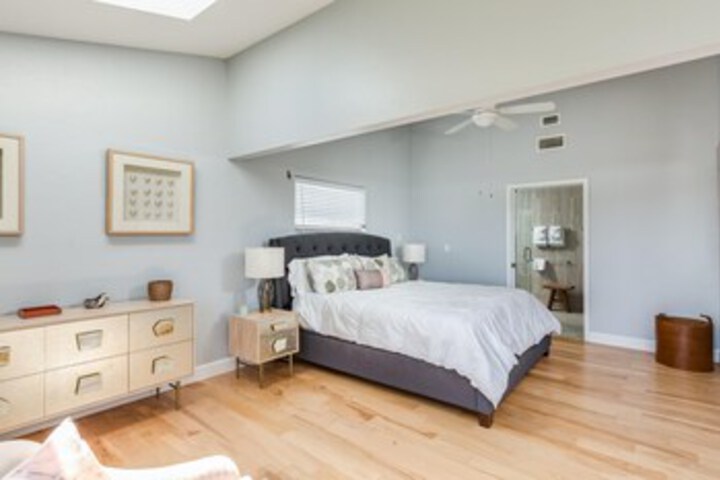 Room 70 of 74