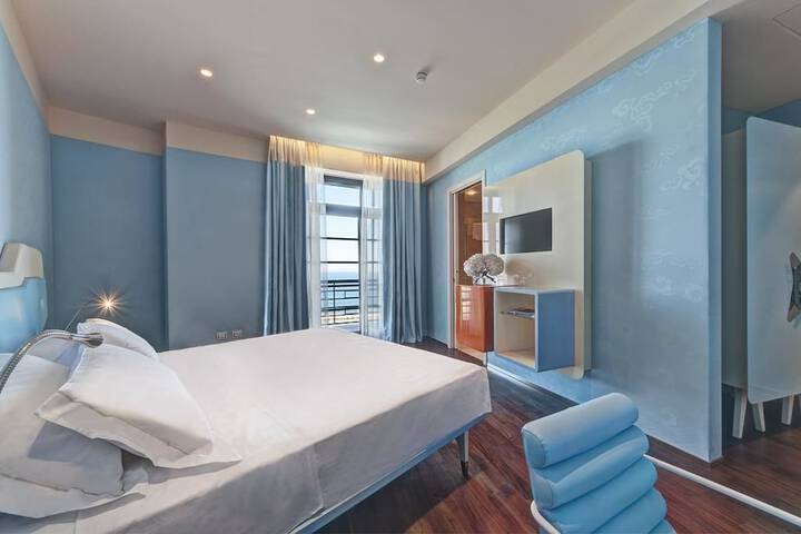 Room 15 of 49