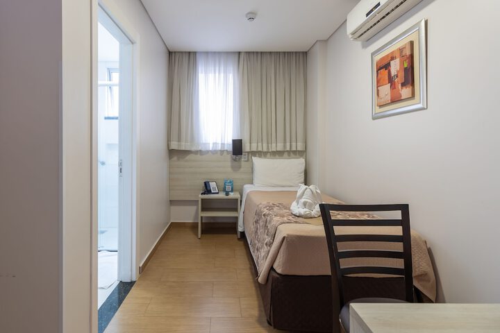 Room 27 of 152
