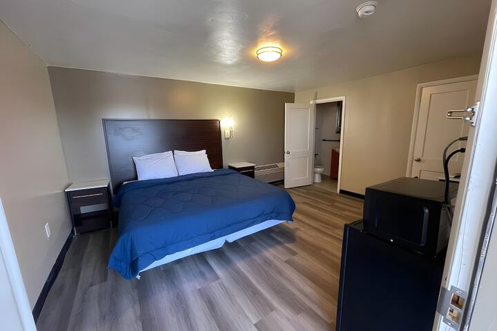 Room 13 of 32