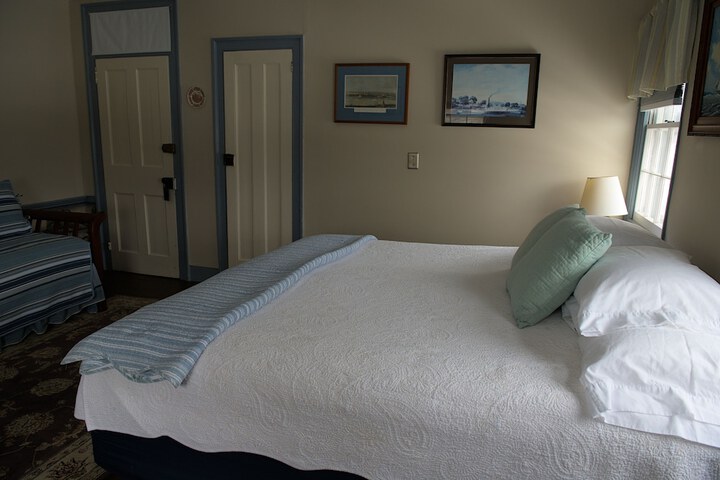 Room 37 of 70