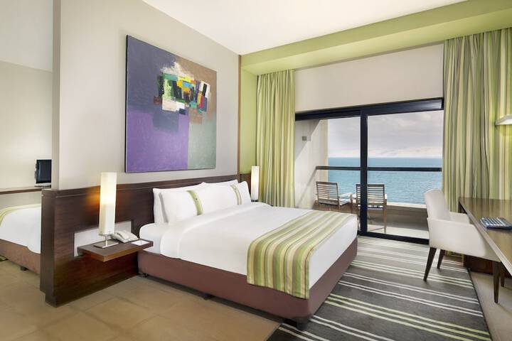 Room 40 of 120