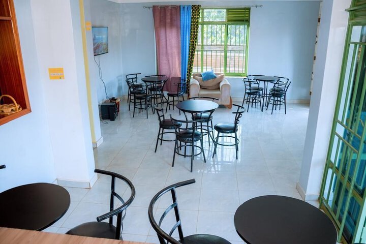 Room 10 of 28