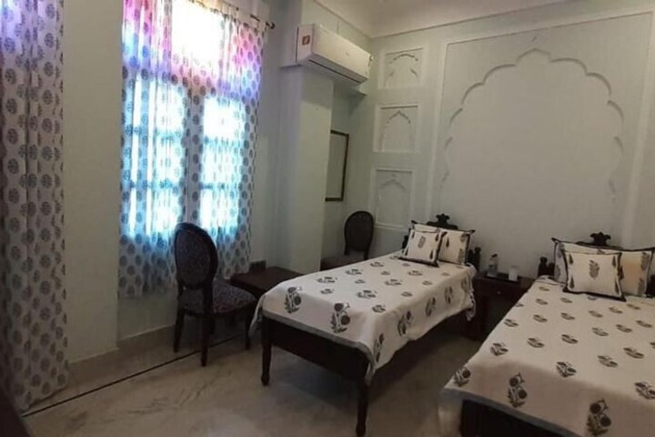 Room 6 of 23