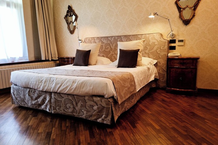 Room 12 of 87