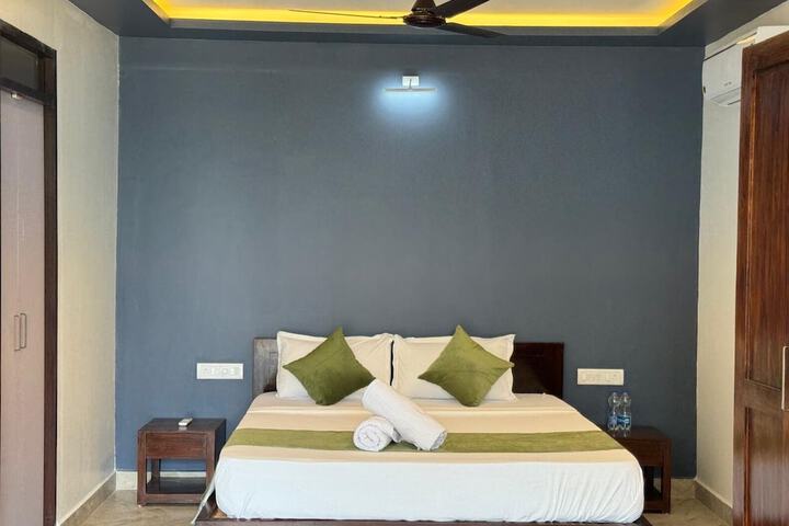 Room 33 of 60