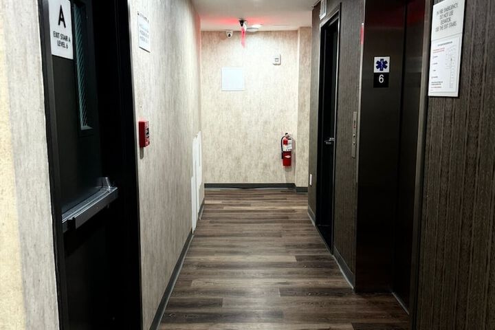 Ballroom/Hall 19 of 22