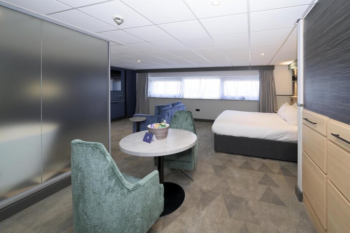 Room 53 of 124