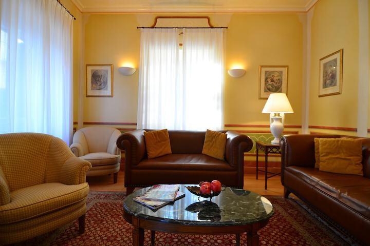 Entrance & Lobby