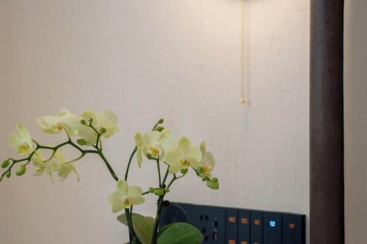 Room 18 of 104