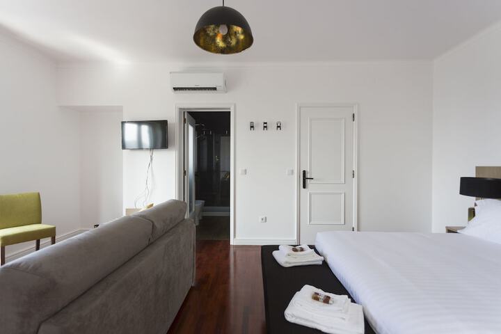 Room 18 of 105