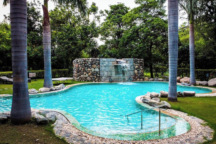 Hotel Pool