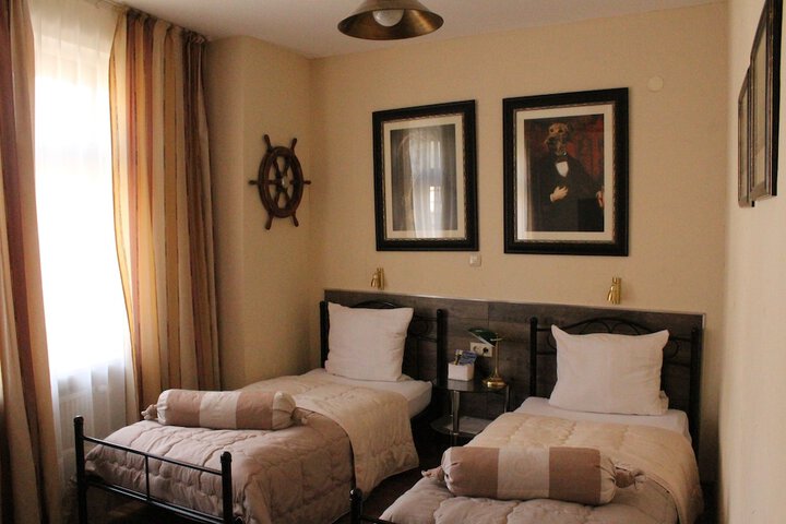 Room 9 of 42
