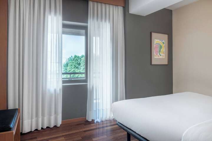 Room 5 of 42