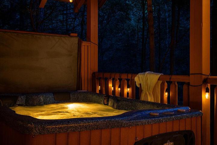 Love Me Tender Studio Cabin in Sevierville, TN