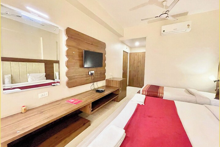 Room 9 of 14
