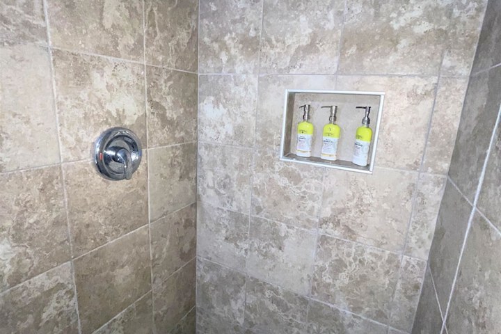 Room 32 of 47
