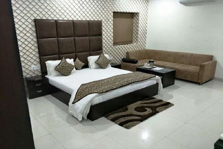 Room 10 of 24