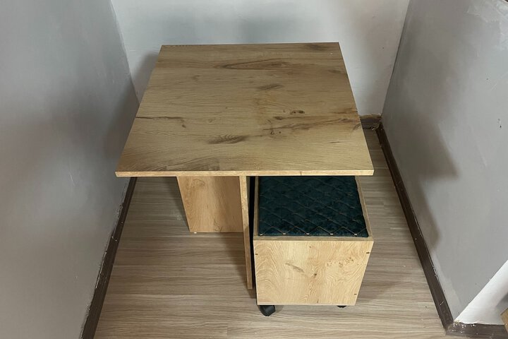 Room 43 of 100