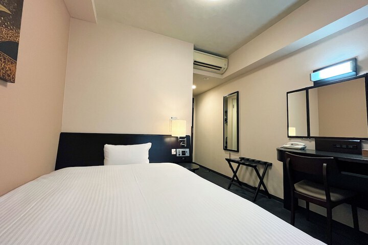 Room 3 of 24