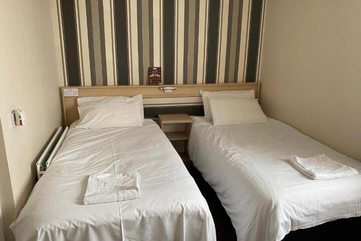 Room 8 of 27