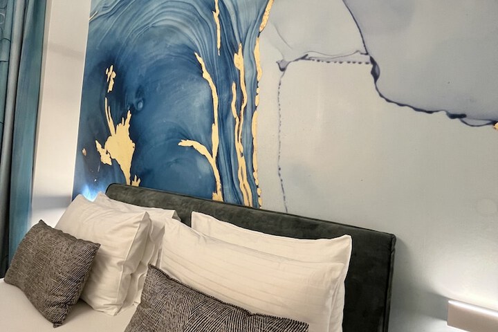 Room 12 of 83