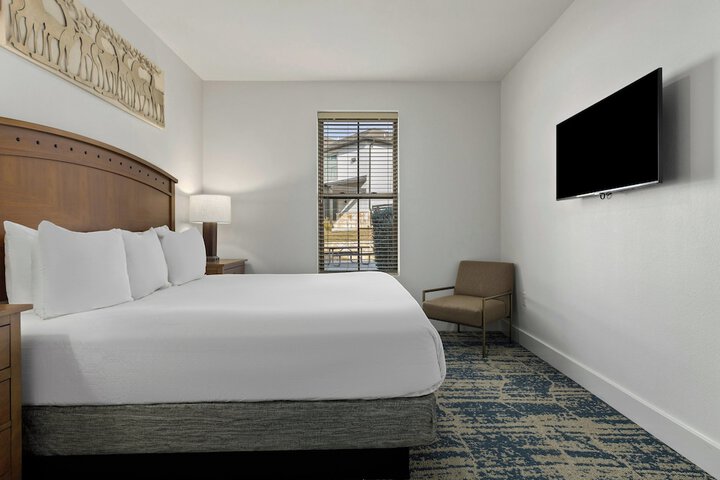 Room 4 of 53