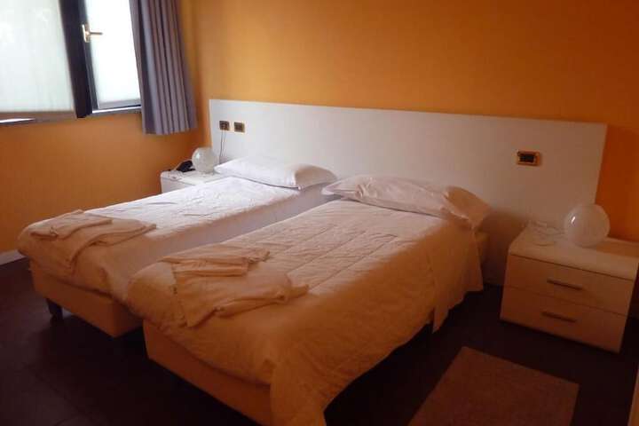 Room 3 of 39