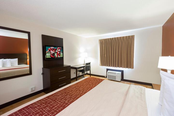 Deluxe King Bed (12 of 14)