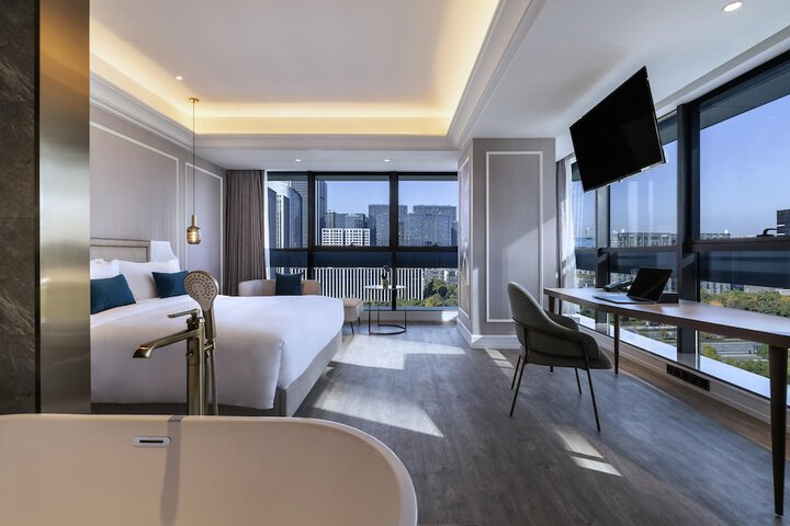 Room 3 of 66