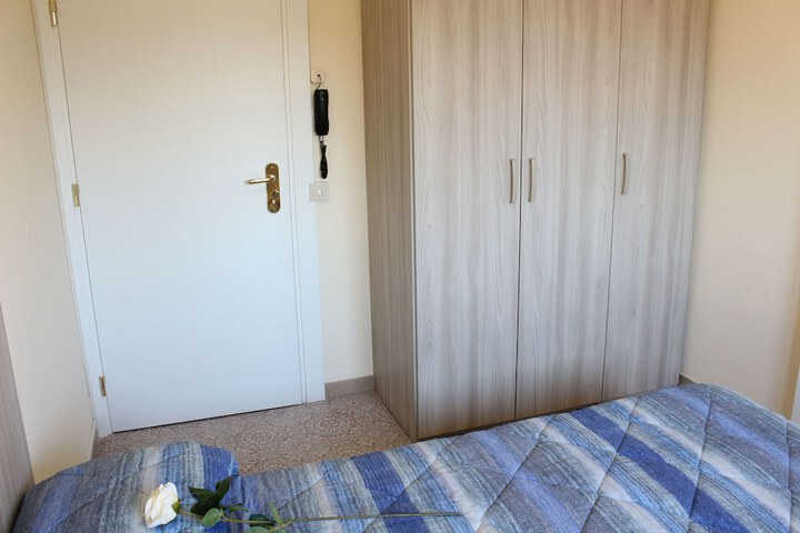 Room 30 of 136