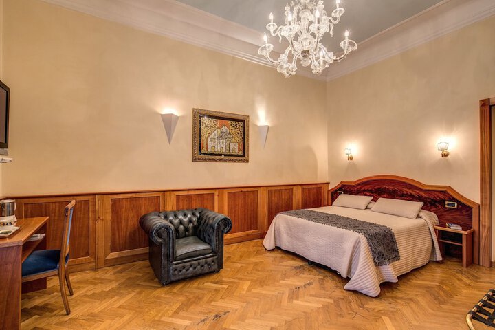 Room 7 of 28