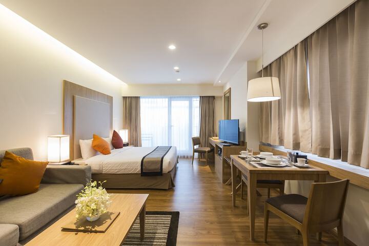 Room 4 of 28