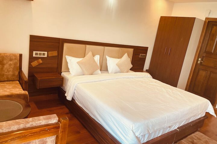 Room 10 of 53