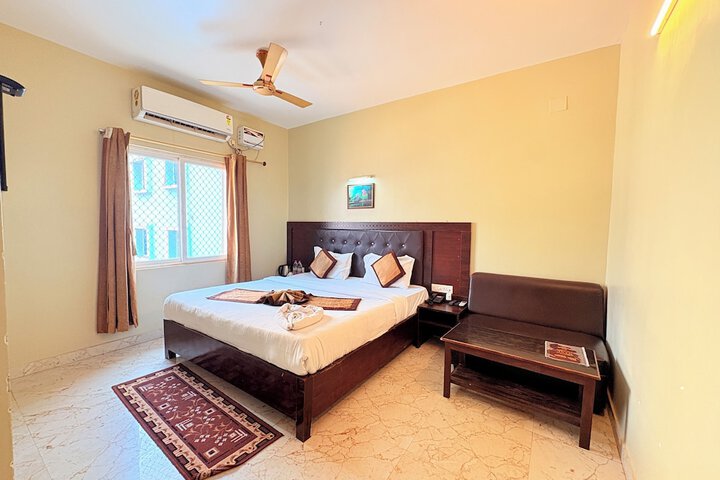 Room 12 of 28