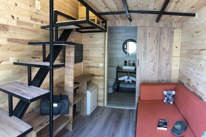 Room 5 of 76