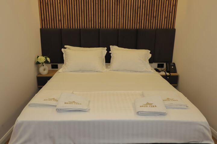 Room 12 of 42