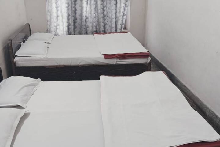 Room 4 of 13