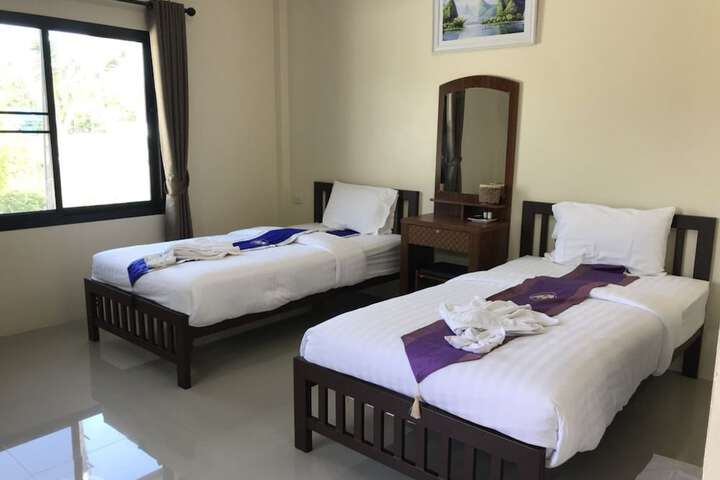 Room 5 of 16